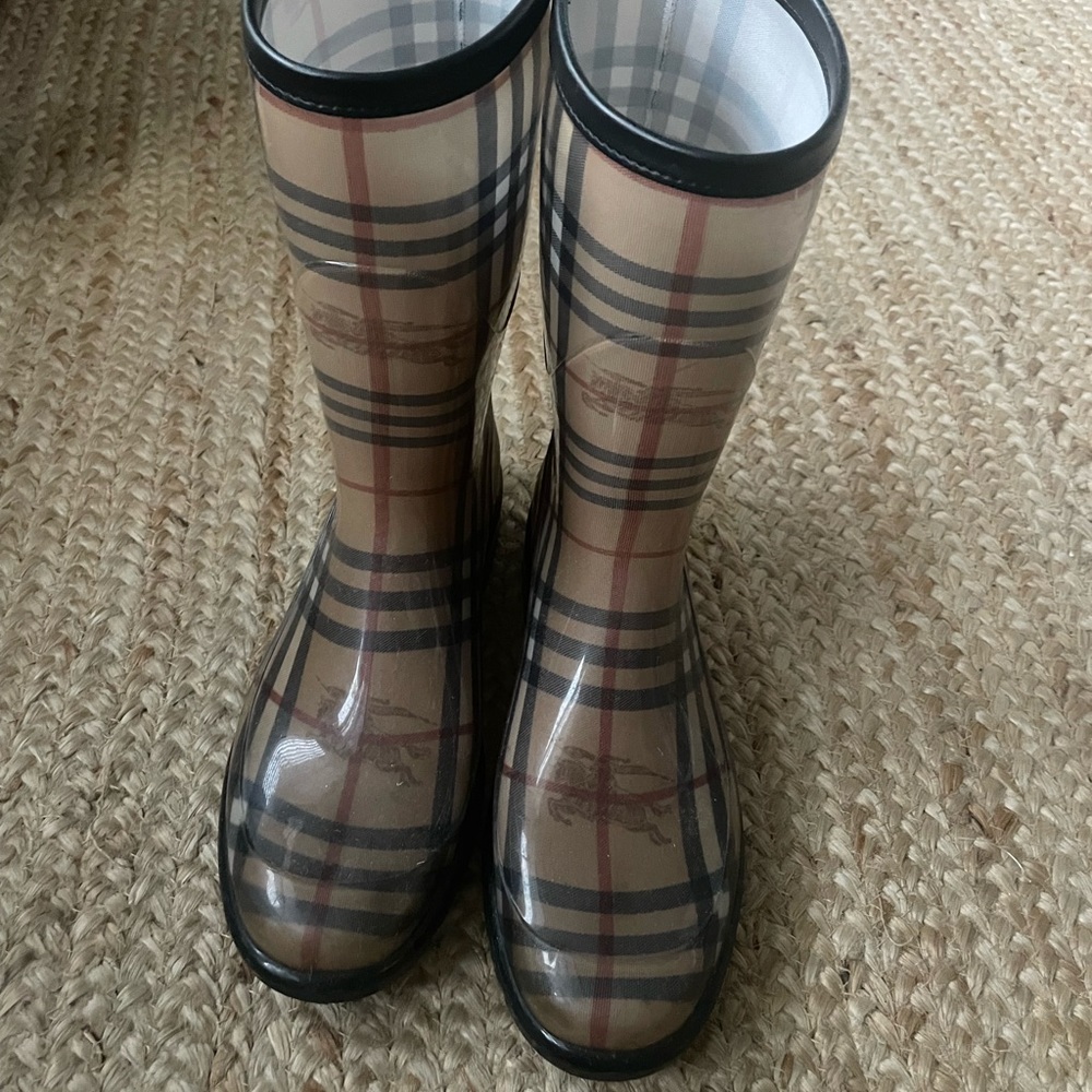 Burberry rain boots worn once- size 39